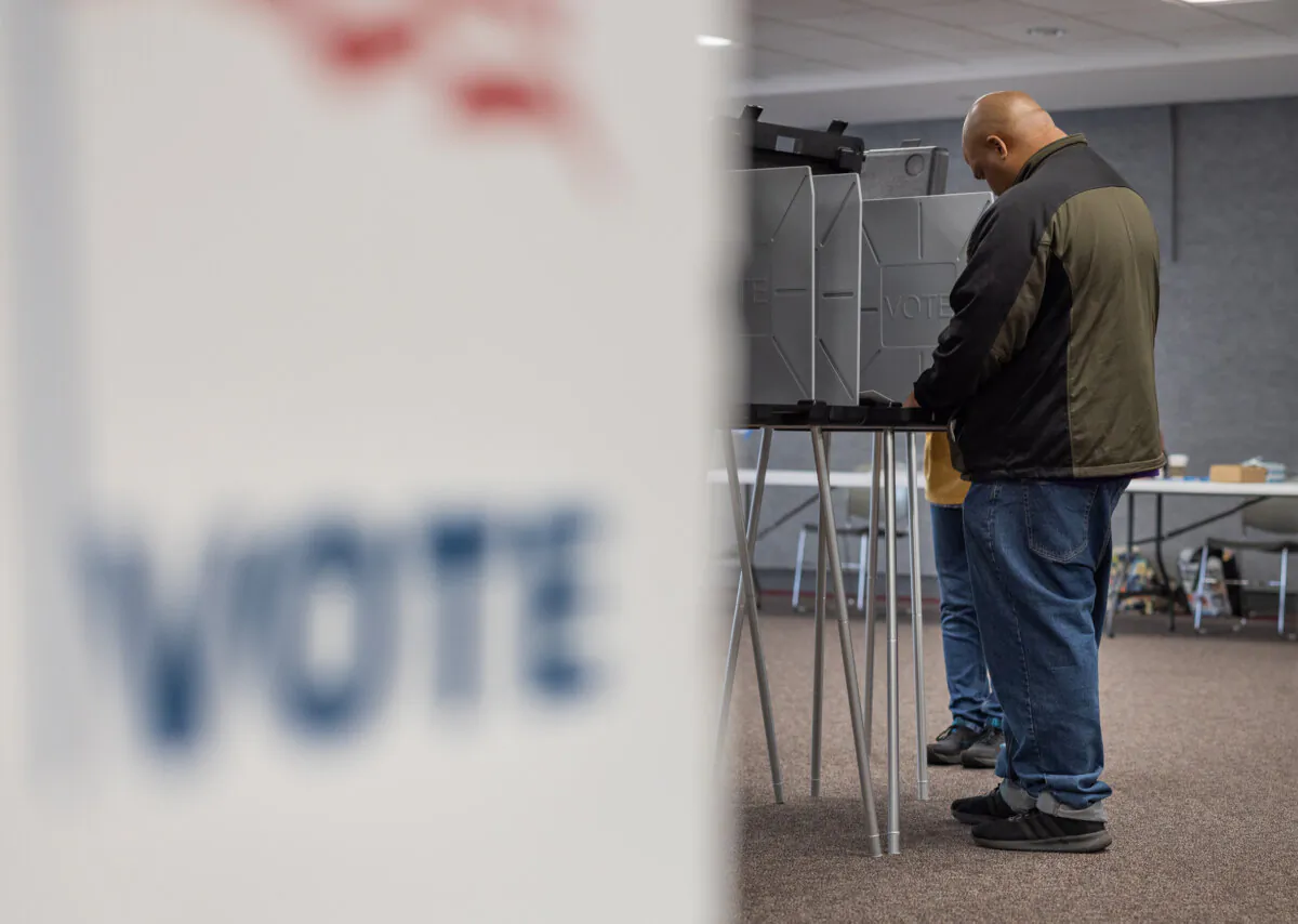 Voters take to the ballots outside of Farmington, Michigan, on Oct. 26, 2024. (John Fredricks/The Epoch Times)