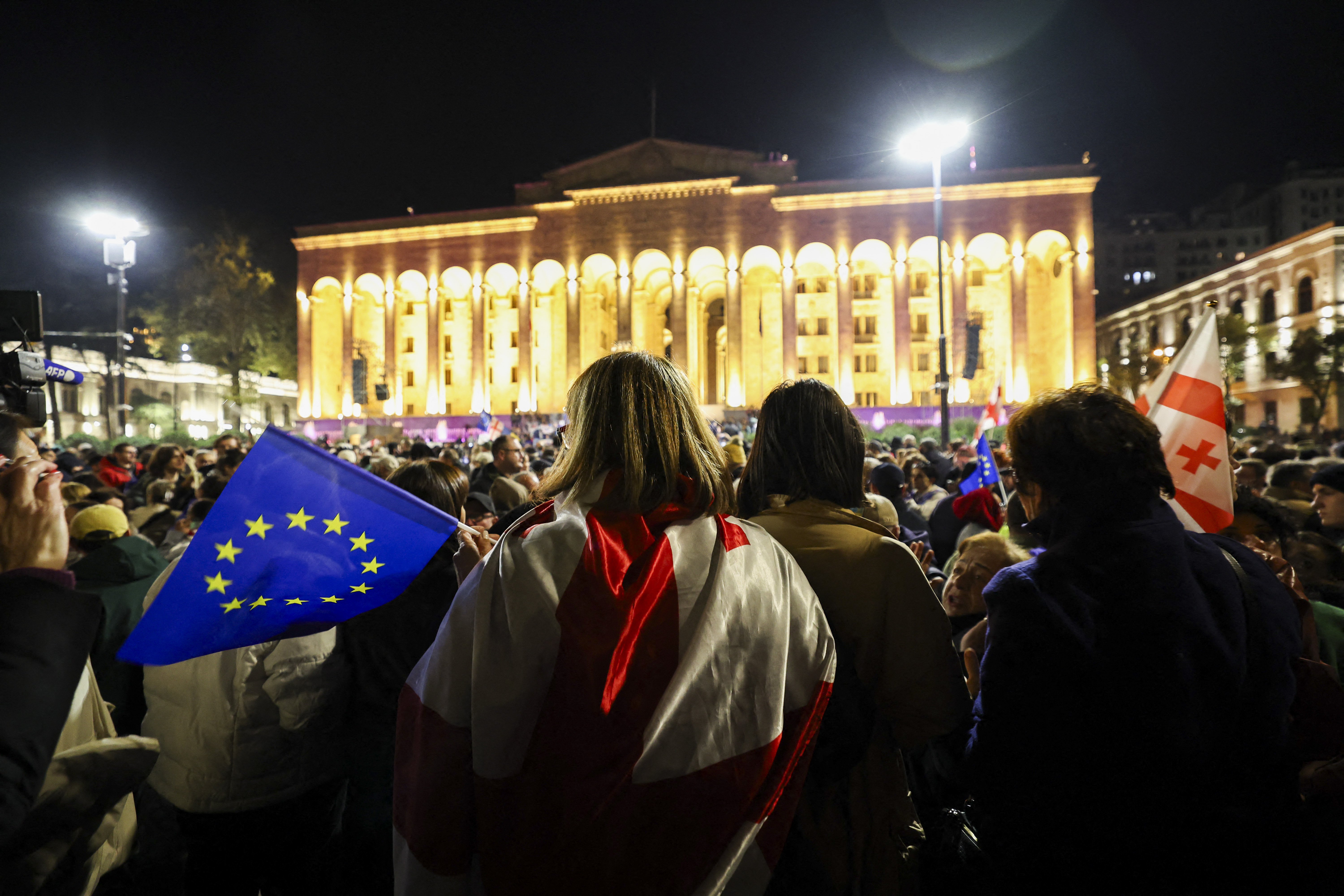 Day in Photos: Georgian Election Protest, Diplomatic Briefing, and National ‘No’ Day