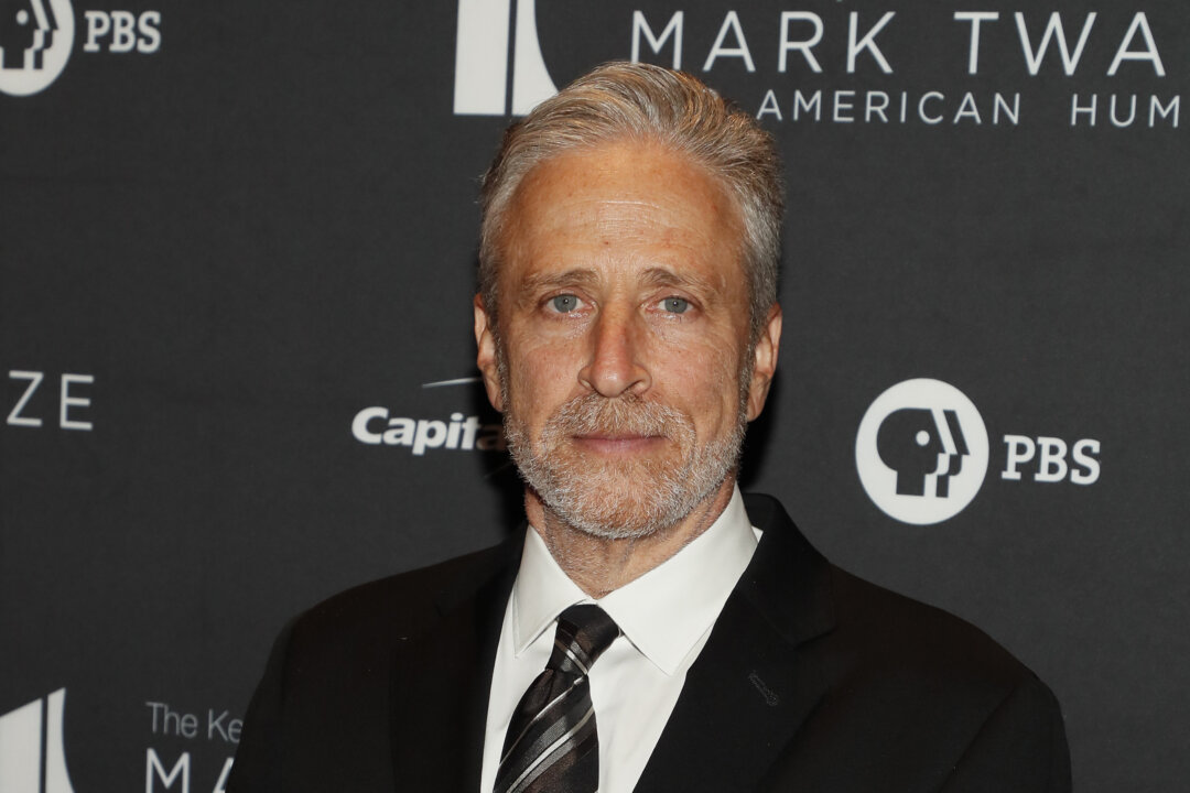 Jon Stewart to Remain Host of ‘The Daily Show’ Through 2025