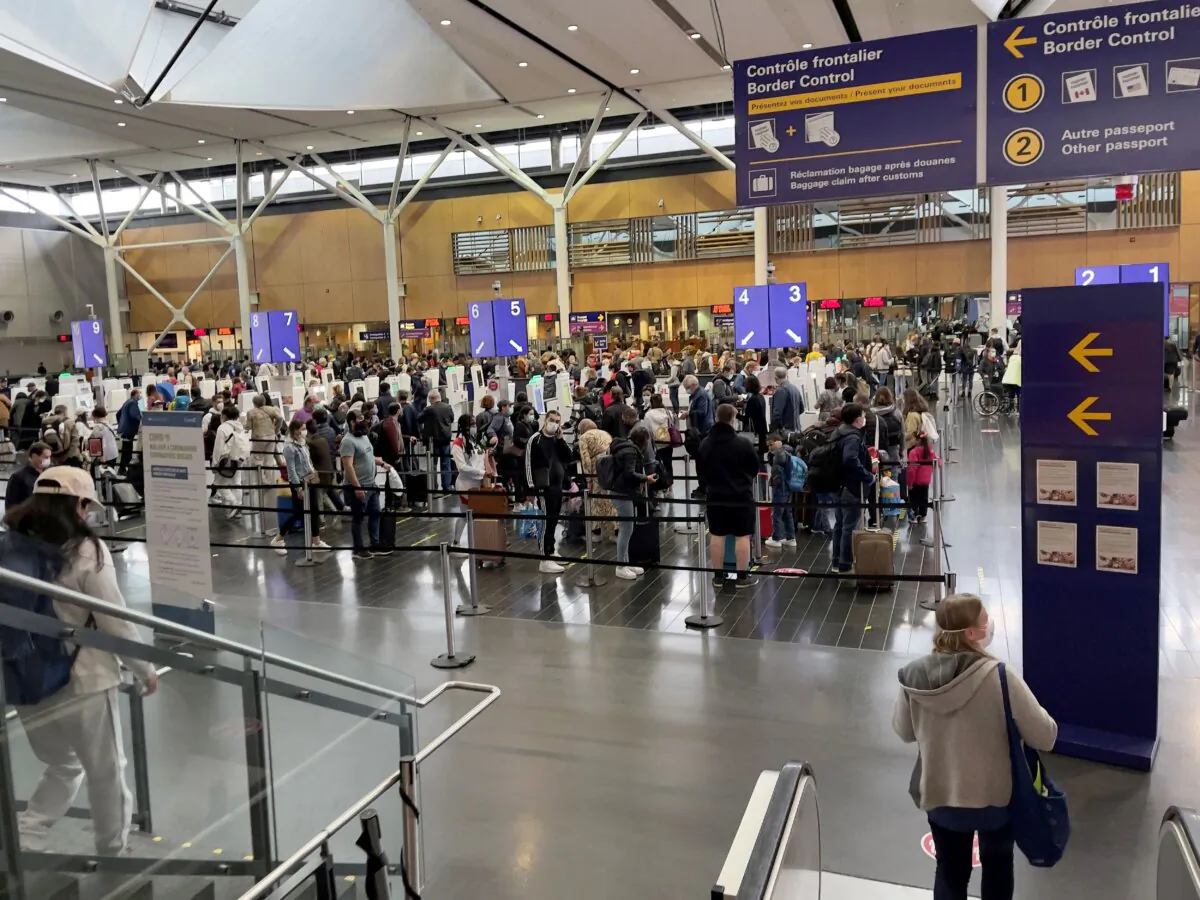 Passport control at Montreal-Pierre Elliott Trudeau International Airport on Oct. 3 2021. (Daniel Slim/AFP via Getty Images)