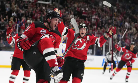Devils Beat Sabres 4-1 in NHL Regular-Season Opener in Prague
