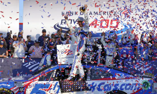 Kyle Larson Opens the Third Round of NASCAR’s Playoffs as the Title Favorite