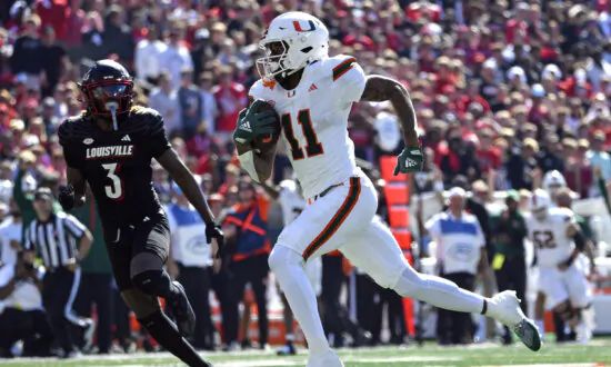 Cam Ward Throws for 4 Touchdowns, No. 6 Miami Survives Louisville Comeback Bids for Wild 52-45 Win
