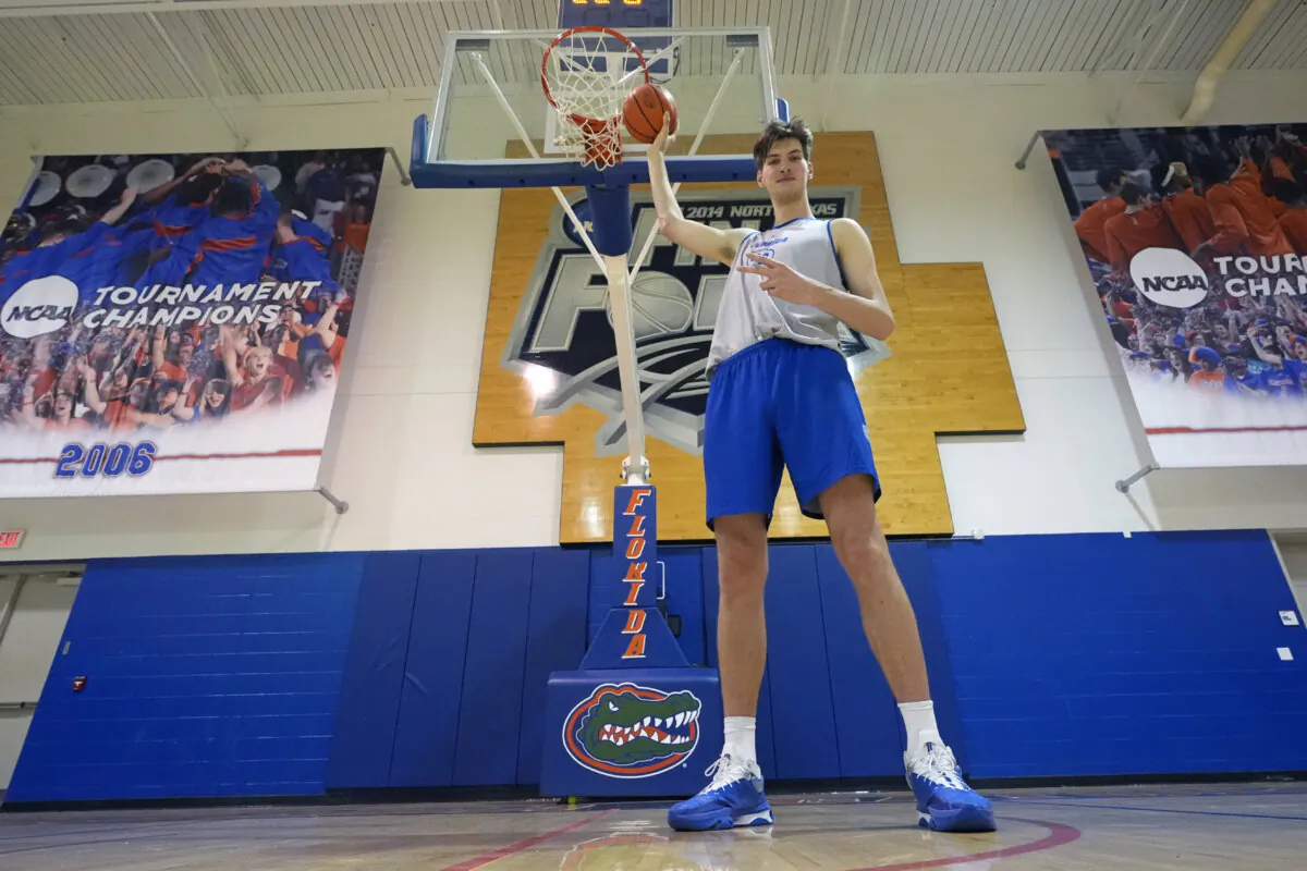 Olivier Rioux, 7-foot-9 NCAA college basketball player at Florida, poses for a photo after practice, Friday, Oct. 18, 2024, in Gainesville, Fla. (AP Photo/John Raoux)