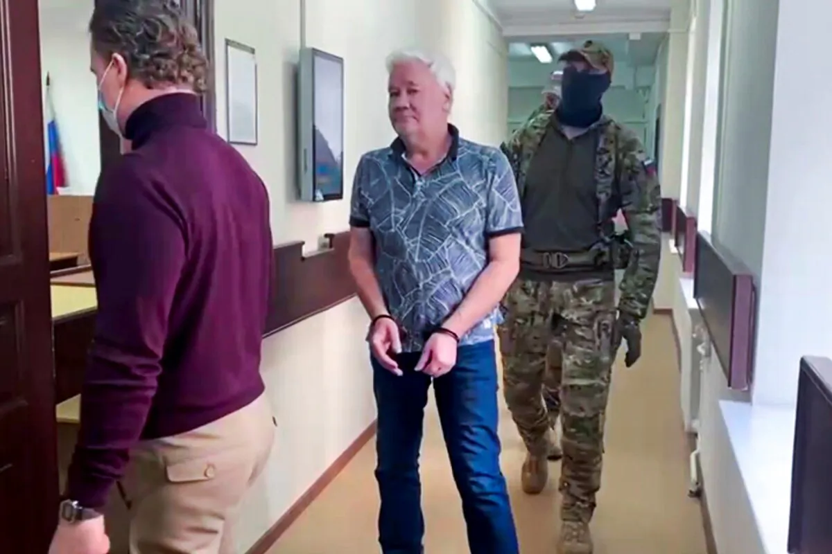 Robert Shonov is escorted by officers to the court room at the Lefortovo District Court in Moscow on May 18, 2023. (Lefortovo District Court via AP)