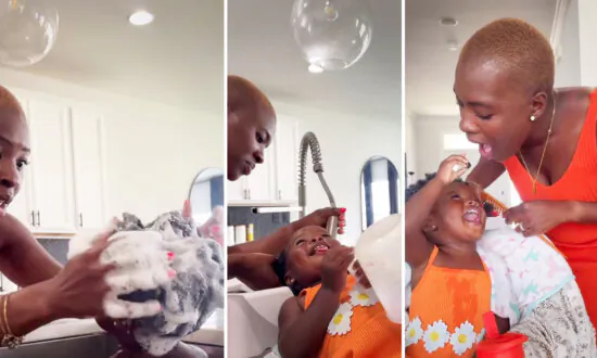 VIDEO: Daughter With Ultra Curly Hair Bonds With Mom Who Treats Locks in Lovely Ritual—Goes Viral