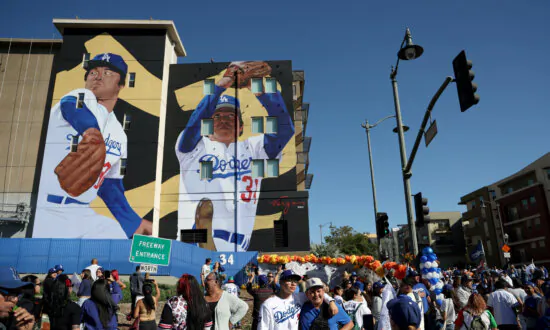 Los Angeles Unveils Mural for Dodger Legend Fernando Valenzuela