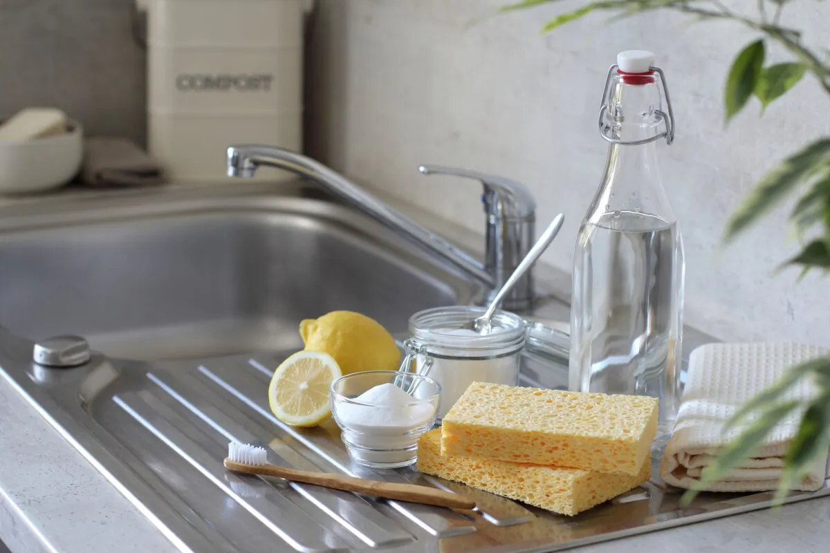 Some common household ingredients added together will make a super cleaning agent. (Aygul Bulte/Shutterstock)