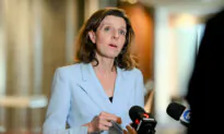 Independent MPs Say They Will Relinquish Qantas Perks Amid Upgrade Scandal