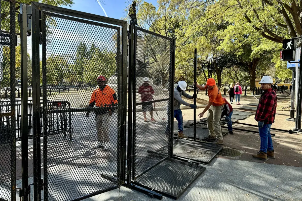 Security fencing is assembled around Lafayette Square near the White House on Nov. 3, 2024. (Daniel Slim/AFP via Getty Images)