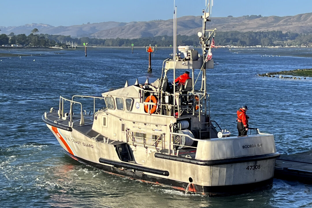 Search for 4 Missing Boaters in California Suspended After Crews Find 1 Child Dead and 1 Alive