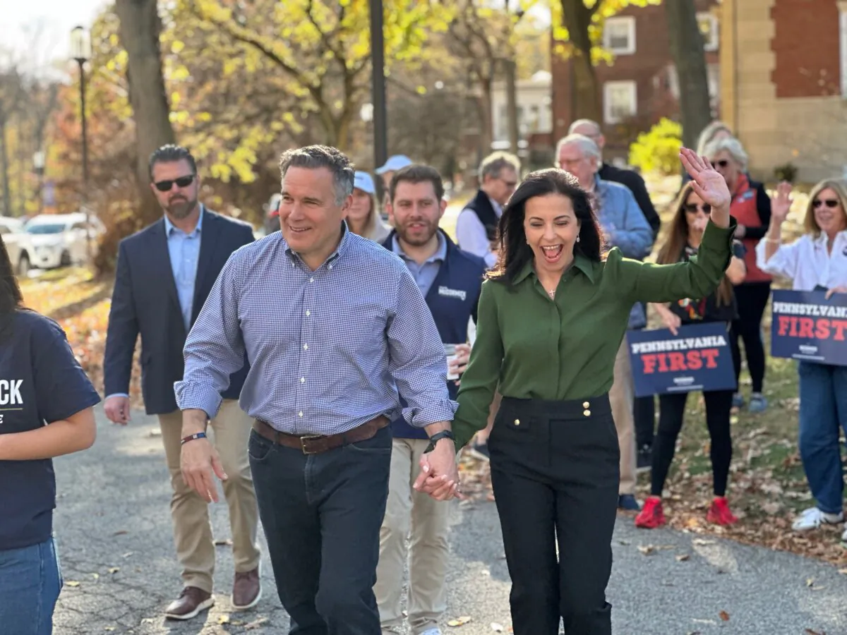 Pennsylvania GOP Senate candidate Dave McCormick and his wife, Dina Powell, head to the polling place at Chatham University in Pittsburgh on Nov. 5, 2024. (Jackson Richman/The Epoch Times)