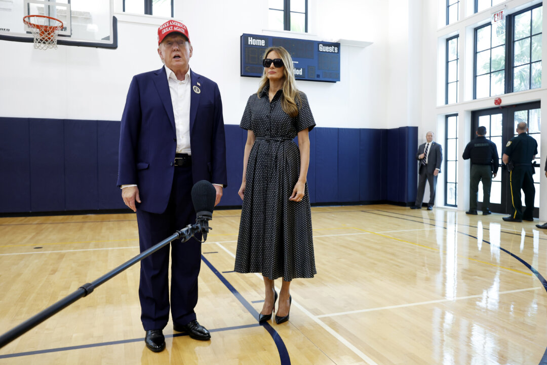 Trump Casts Ballot in Florida, Encourages Voters to ‘Stay in Line’