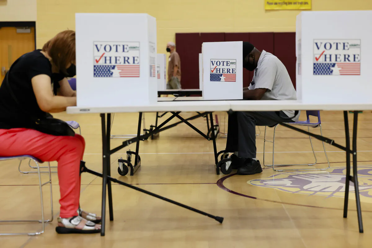 People cast votes in Missouri in this undated file photograph. (Michael M. Santiago/Getty Images)