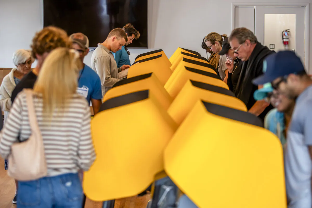 People mark their ballots at the Neptunian Woman's Club-Manhattan Beach vote center in Malibu, Calif., on Nov. 5.  (Apu Gomes/Getty Images)