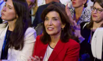 Hochul Backs Mamdani in NYC Mayoral Race as Other Democrats Keep Distance