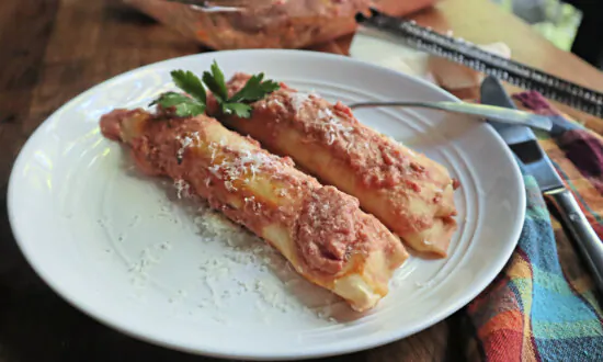 Homemade Manicotti With Vodka Sauce Brings a Spicy Kick
