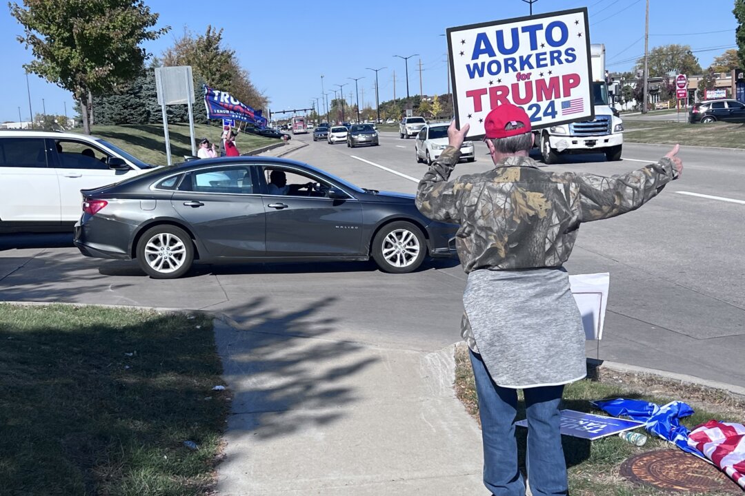 id5758536 auto workers for trump