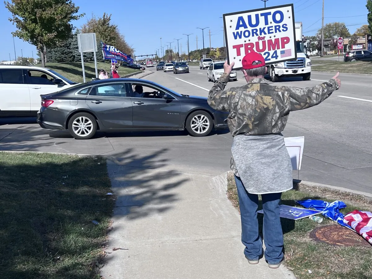 A member of Auto Workers for Trump campaigns outside the Stellantis Plant in Royal Oak, Mich., on Oct. 17, 2024. (Lawrence Wilson/The Epoch Times)