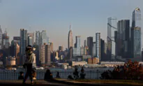 Manhattan Rooftop Fire Sends Plumes of Dark Smoke Into Skyline