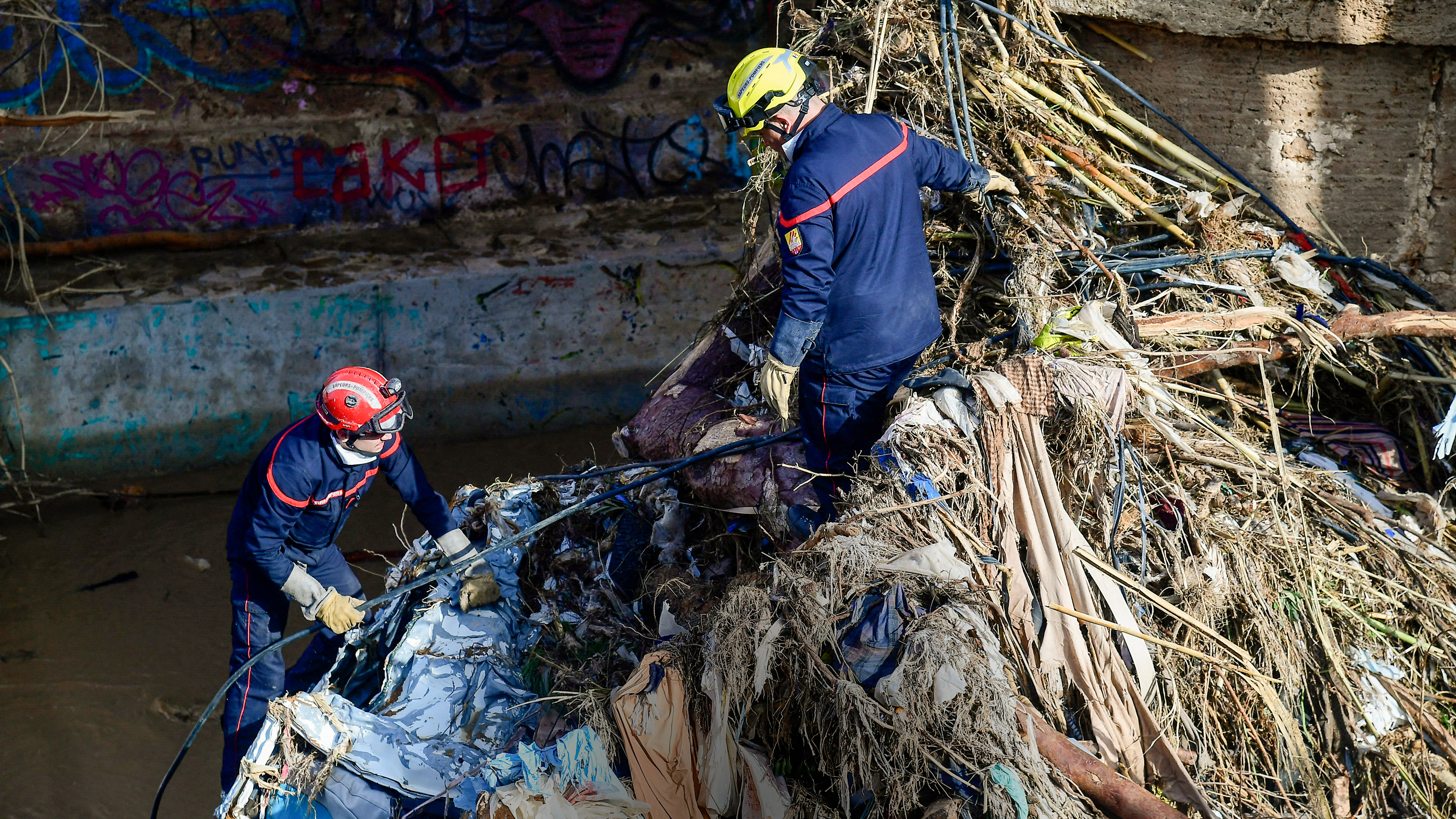 Day in Photos: A Rescue Mission, Congressional Freshmen Orientation, and a Deadly Explosion