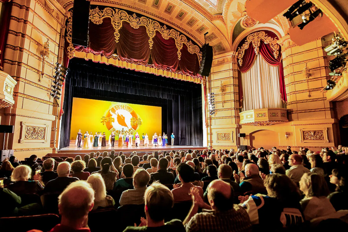 Shen Yun performers gather onstage during a curtain call at the Paramount Theatre in Cedar Rapids, Iowa, on Oct. 24, 2021. (Hu Chen/The Epoch Times)