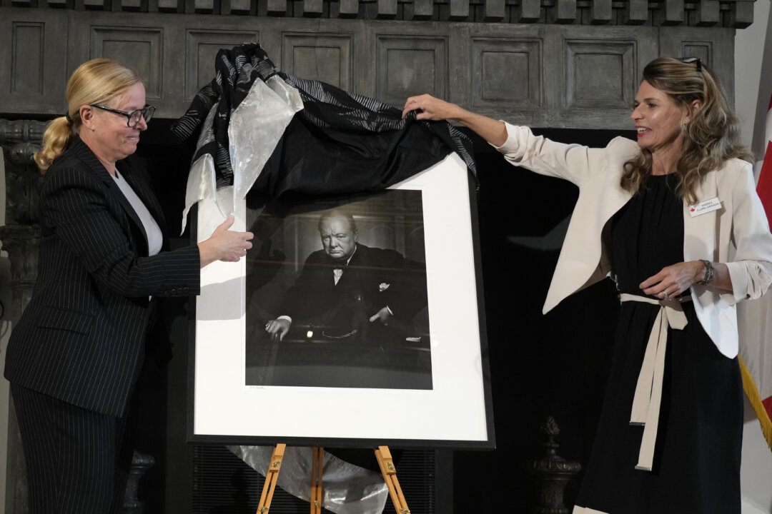 Famous Winston Churchill Portrait Returns to Ottawa After International Art Caper