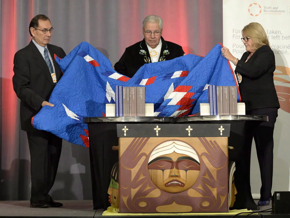 (L-R) Commissioners Chief Wilton Littlechild, Justice Murray Sinclair, and Marie Wilson unveil the Final Report of the Truth and Reconciliation Commission of Canada on the history of Canada's residential school system, in Ottawa on Dec. 15, 2015. (The Canadian Press/Adrian Wyld)
