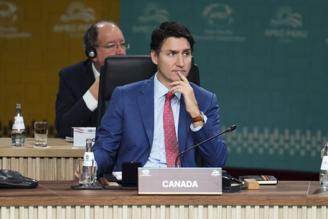 Trudeau Talking Trade With South American Leaders at APEC in Peru