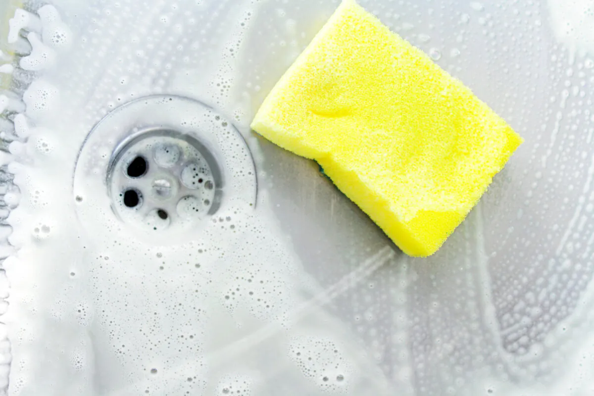 According to our cleaning experts, 10 minutes is more than enough time to make a visible dent in the chaos. (deepblue4you/Getty Images/TCA)