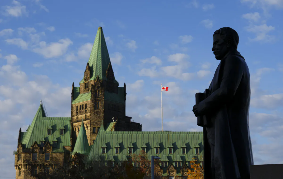 A statue of former prime minister Sir Robert Borden is backed by the Confederation Building on Parliament Hill in Ottawa on Oct. 31, 2024. (The Canadian Press/Sean Kilpatrick) 