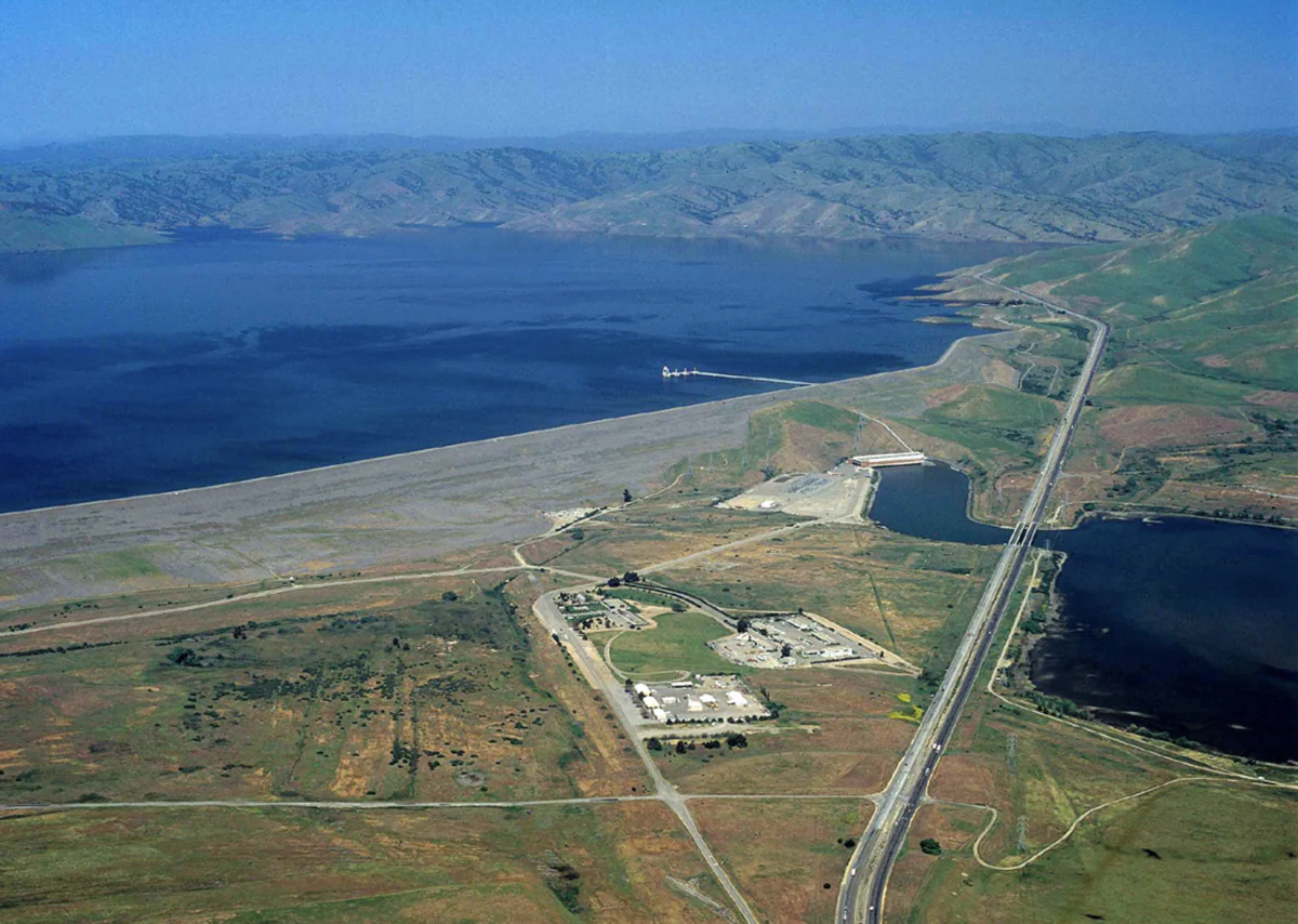 Raising B.F. Sisk Dam and expanding San Luis Reservoir will create an additional 130,000 acre-feet of needed water storage south of the Delta—enough water supply for two million people, over one million acres of farmland, and 135,000 acres of Pacific Flyway wetlands. (U.S. Department of the Interior Bureau of Reclamation)