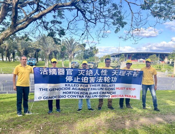 Falun Gong practitioners demonstrate peacefully in front of the G20 venue