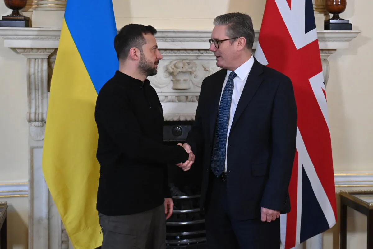 UK Prime Minister Sir Keir Starmer (R) and Ukrainian President Volodymyr Zelenskyy (L) meet for bilateral talks in Downing Street, London, on Oct. 10, 2024. (Eddie Mulholland - WPA Pool/Getty Images)