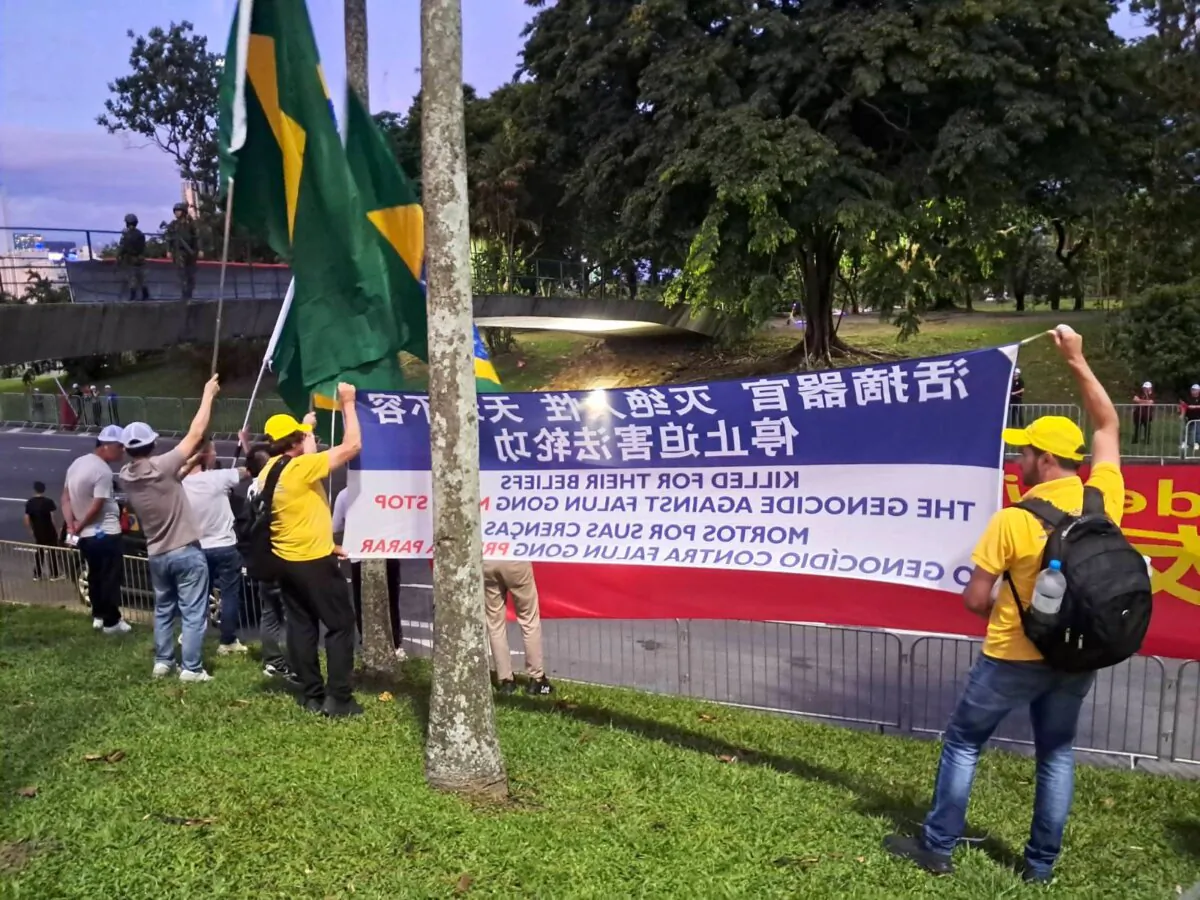 Chinese block Falun Gong practitioners' peaceful pro-human rights display on the sidelines of the G20 summit in Rio de Janeiro, Brazil, on Nov. 18, 2024. (Supplied)