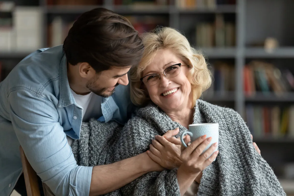 Elderly parents while also taking care of their adult children. (fizkes/Shutterstock)