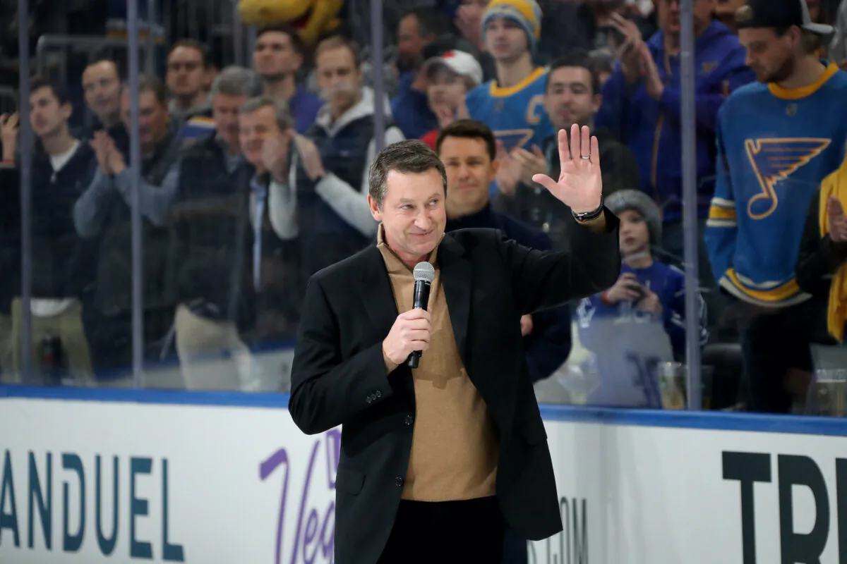 Wayne Gretzky addresses fans prior to the 2020 NHL All-Star Skills Competition at Enterprise Center in St Louis, Mis., on Jan. 24, 2020. (Bruce Bennett/Getty Images)