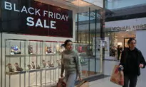 2 in 5 Canadians Cutting Back on Holiday Gift Spending: Survey