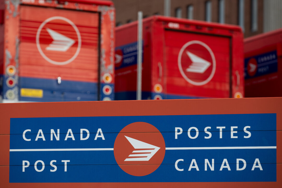 US Postal Service Suspends Accepting Mail Bound for Canada Due to Strike