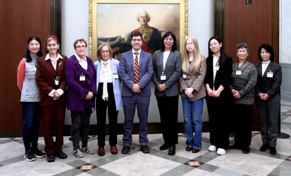 Conservative MP Garnett Genuis poses with Falun Gong practitioners on Parliament Hill on Nov. 19, 2024. Genuis and over a dozen other Tory MPs presented a petition in the House of Commons in October and November, calling on the Chinese Communist Party to end its persecution of followers of the spiritual practice. (NTD)