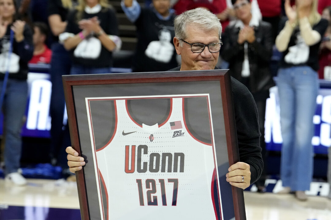 UConn’s Geno Auriemma Sets Mark for Most Wins in NCAA Basketball History