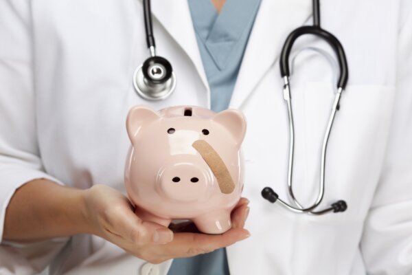 How to Keep Healthcare Costs Low in Retirement