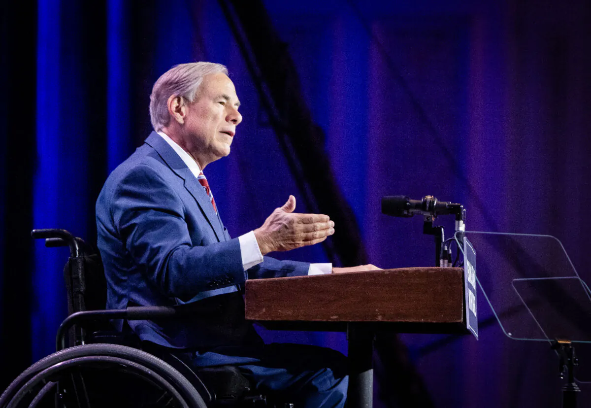 Texas Gov. Greg Abbott speaks with the Jewish Republican Coalition in Las Vegas, Nev., on Sept. 5, 2024. (John Fredricks/The Epoch Times)