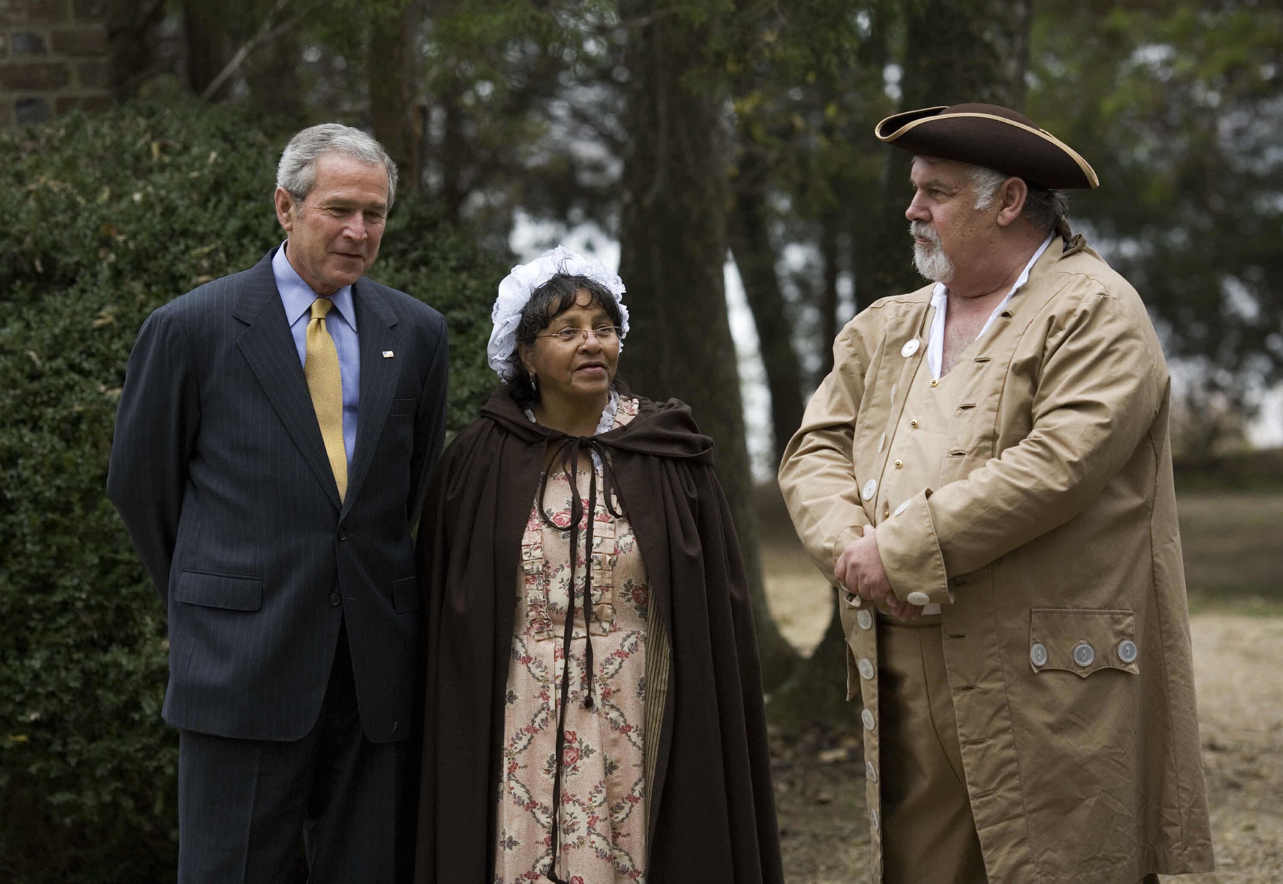 President George W Bush with Virginia Thanksgiving reenators