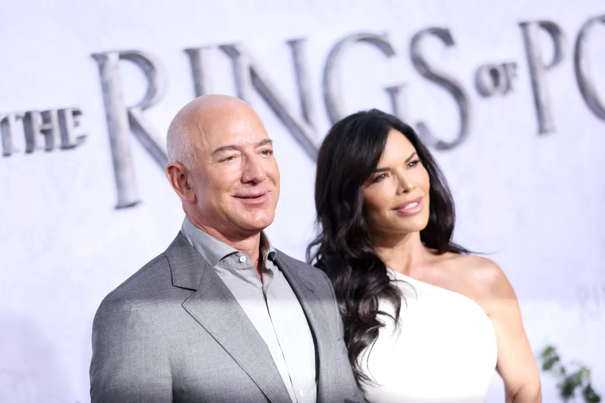 Jeff Bezos and Lauren Sánchez attend "The Lord of The Rings: The Rings of Power" Los Angeles Red Carpet Premiere & Screening in Los Angeles on Aug. 15, 2022. (Matt Winkelmeyer/Getty Images)