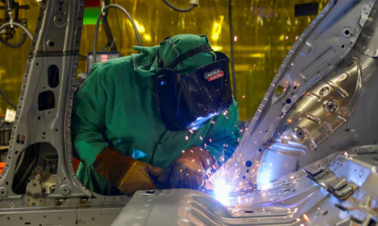 Nissan Says About 1,000 US Staff Accept Early Retirement