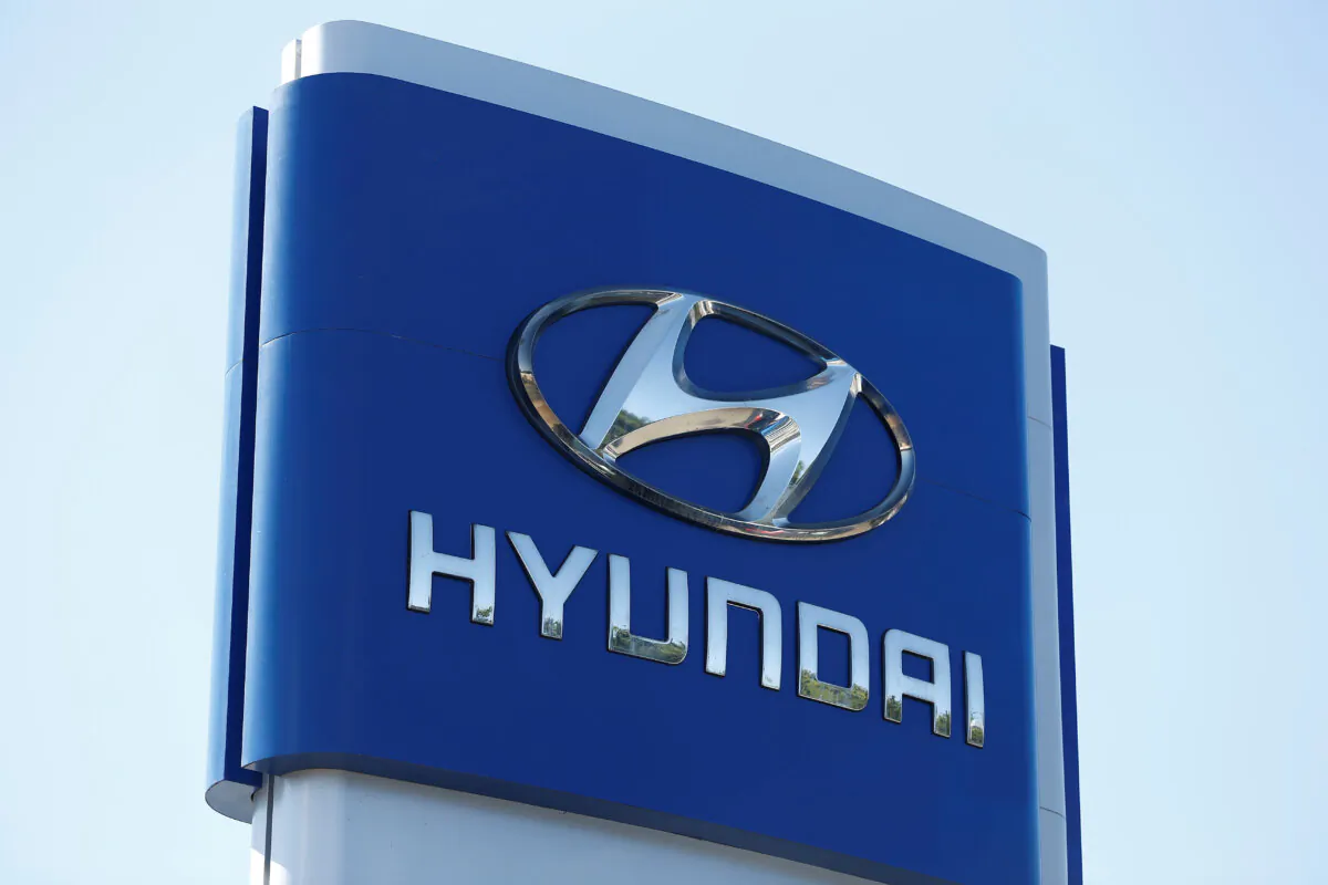 A Hyundai logo is seen at Hyundai of Serramonte in Colma, California, U.S., October 3, 2017. (Stephen Lam/Reuters)