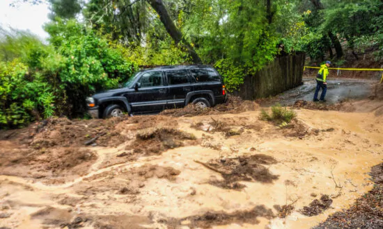 Storm Inundates Northern California With Rain, Heavy Snow; Thousands Remain in the Dark in Seattle