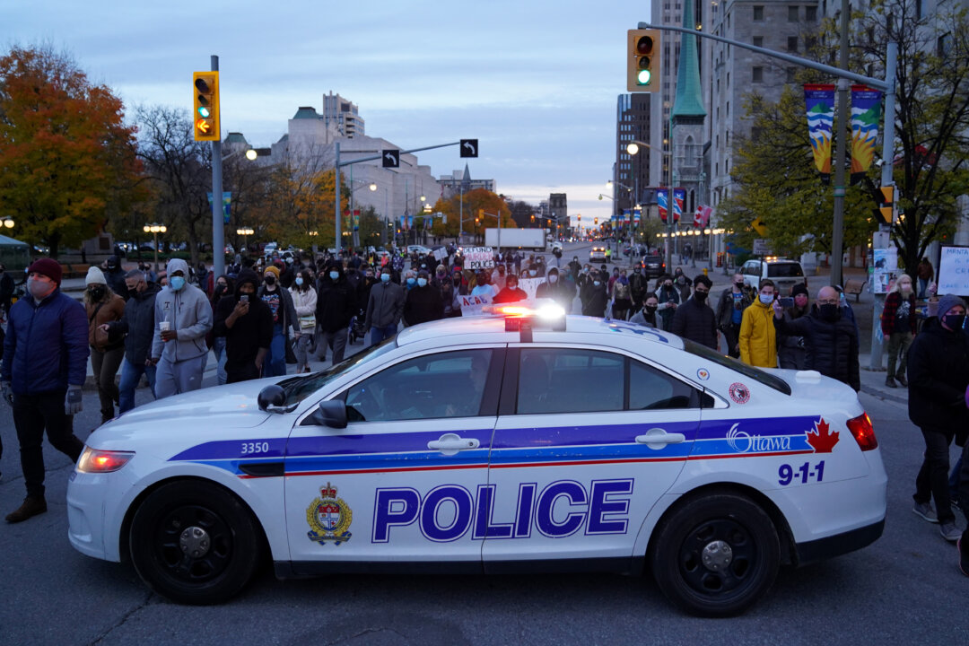 Police Officer Acquitted in 2016 Death of Ottawa Man Describes Punches as Distraction