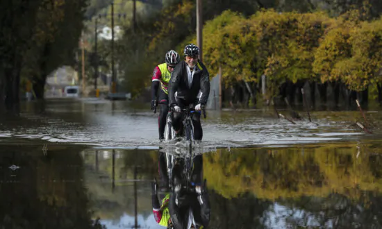 US Reels From Rain and Snow as 2nd Round of Bad Weather Approaches for Thanksgiving Week